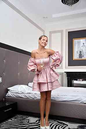 Женское привлекательное стильное праздничное платье королевский атлас Пудра Одесса