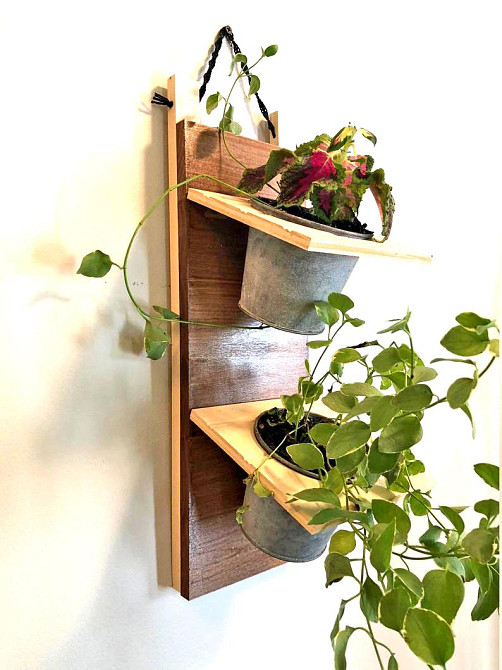 Полка настенная для цветов 