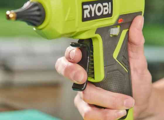 Пістолет клейовий акумуляторний RYOBI RGLU18-0 ONE+18В (каркас) Одеса
