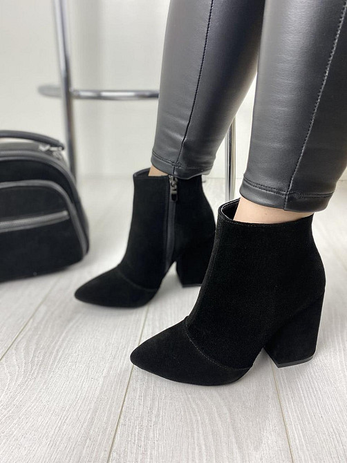 Модні черевики жіночі демісезонні весна-осінь чорні з натуральної замші на підборах р. 36, 37 2 Коломия - фото 1