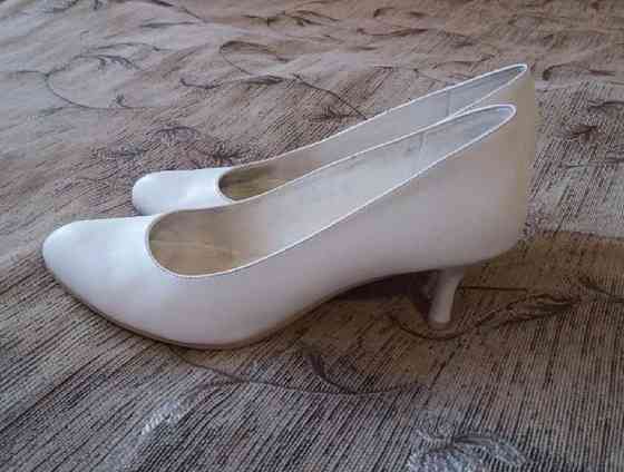 Свадебные туфли 38 размер по стельке 24,5см, б/у, каблук 5см, удобные Киев