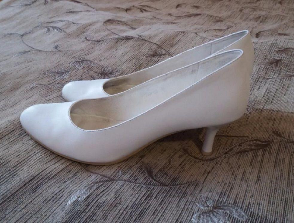 Свадебные туфли 38 размер по стельке 24,5см, б/у, каблук 5см, удобные Киев - изображение 1