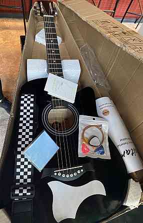 Гітара чорна глянцева нова срочно!! Харків