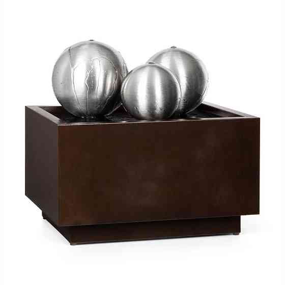 Фонтан Triumvirate Garden для внутреннего и наружного освещения из оцинкованной нержавеющей стали со Ровно