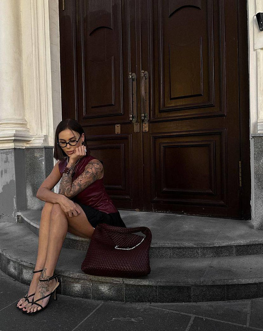 Жіночий трендовий топ із драпіруванням з екошкіри Бордо, 44/46 Одеса - фото 3