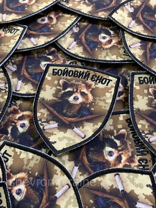 Печатный шеврон боевой енот (Форма щит. На липучке) Размер 9x7см Киев - изображение 2