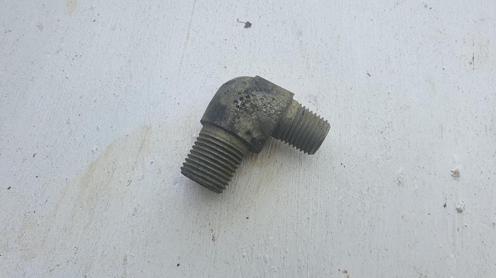 Штуцер угловой М16х1.5. СССР. Харьков - изображение 1