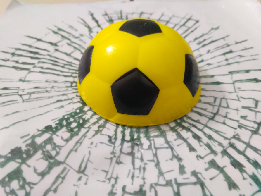 М'ячик у вікні авто жовтий футбольний наклейка прико Київ - фото 2