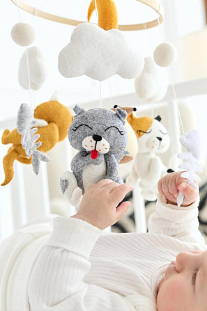 Детский музыкальный мобиль на кроватку для младенцев WoollyFox 