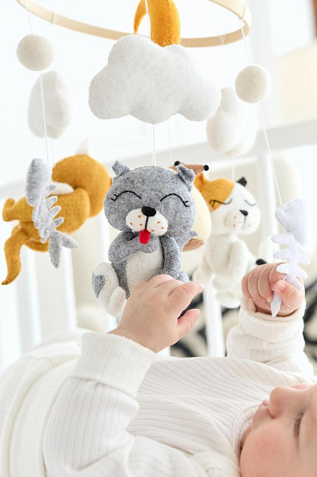Дитячий музичний мобіль на ліжечко для немовлят WoollyFox "Сонні кошенята і мишка" на 35 мелодій Київ - фото 2