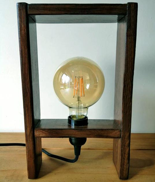 Светильник настольный 