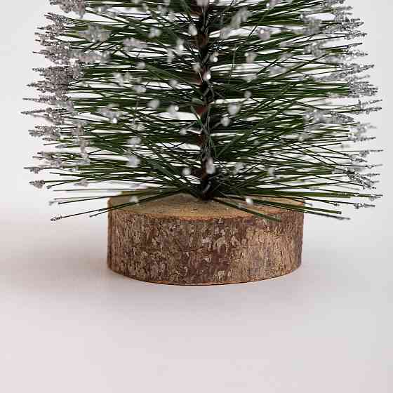 Lugi Новорічна настільна ялинка засніжена Стріла 25 см на дерев'яній підставці SOK-М-12-1 Коломия