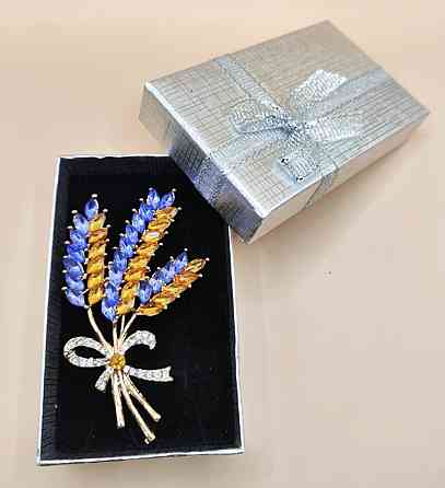 Патріотична брошка "Три колоски" в подарунковій коробці Сміла