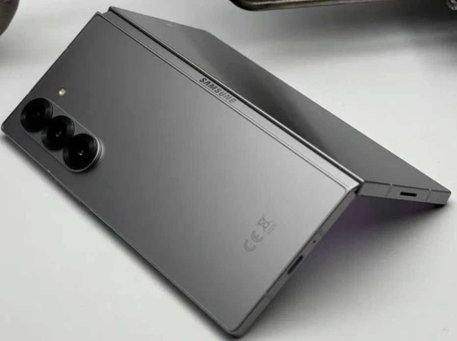 Смартфон Samsung Galaxy Z Fold 6 12/256Gb. Киев - изображение 2