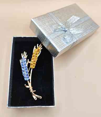 Брошка патріотична "Два колоски " в подарунковій коробці Сміла