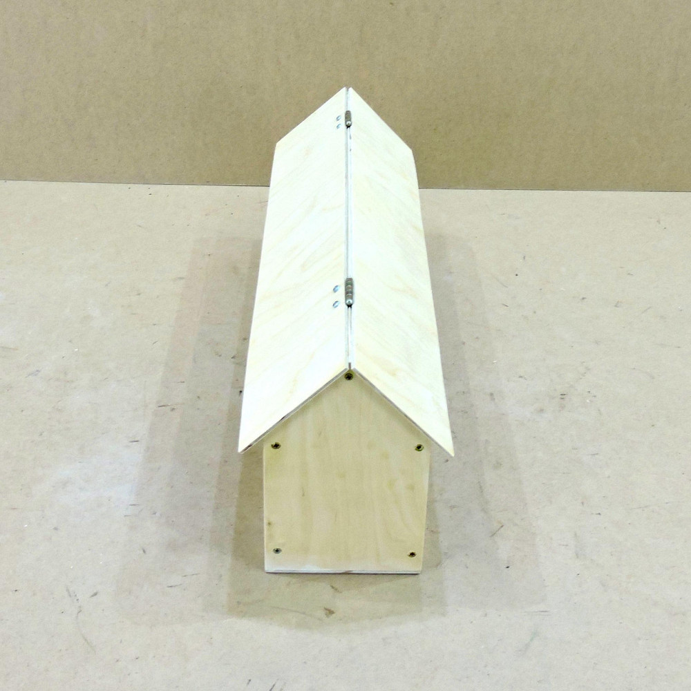 Деревянная кормушка для голубей 