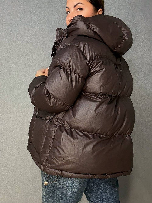 Куртка жіноча A-N 30046 глянцева пуффер подовжена з капюшоном S-M, коричневий, SM Київ - фото 5