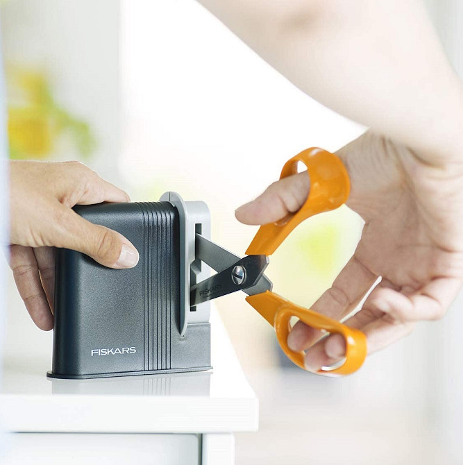 Ручная Точилка для заточки ножниц Fiskars 