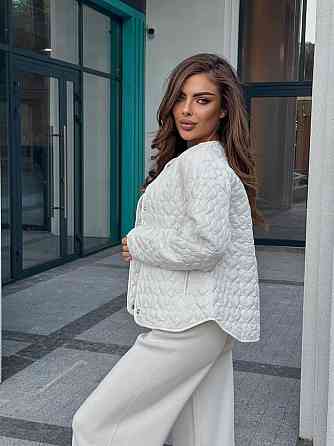 Женская повседневная куртка с сердечками на кнопках плащевка Лаке на силиконе Молочный Одесса