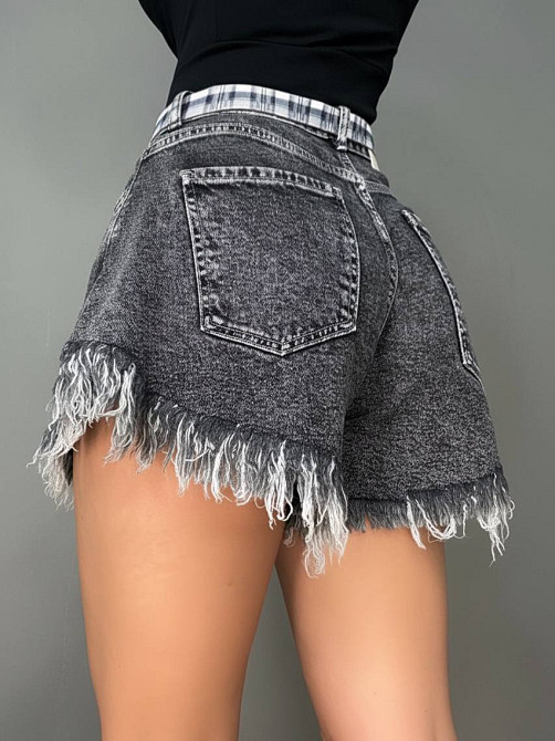 Шорти жіночі джинсові Liana 4-037 короткі розкльошені А-силует з бахромою і ременем чорні, чорний, 30, 30, 77 см Київ - фото 2