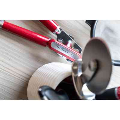 Консервный нож KitchenAid Coreline 21 см червоний (KAG199OHERE) Винница