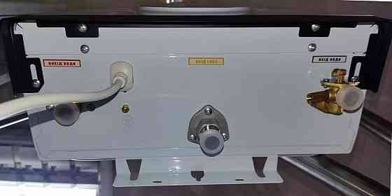 Газова колонка турбована Piramida 24 PG-24C проточний водонагрівач турбо із закритою камерою 10 л/хв димохід в комплекті Київ