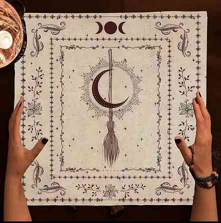 Вівтарна скатертина для карт Таро та Рун з місяцем та мітлою.Скатертина для ворожіння 75*75 см. Київ