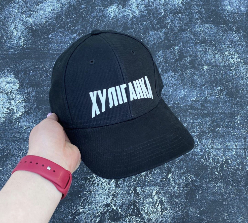 Чорна Кепка/Бейсболка з написом — ХУЛІГАНКА Чернівці - фото 1