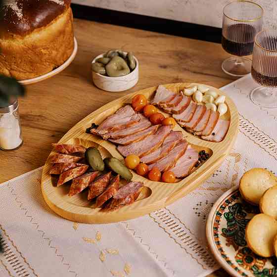 Деревянная менажница овальная на 3 секции 40х25 см Киев