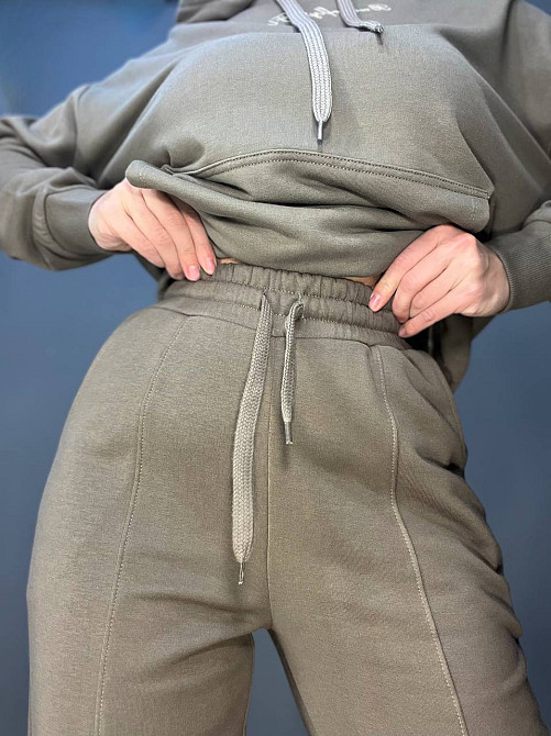 Костюм женский Joggy 7924-7631 джоггеры на резинке и худи с капюшоном бабочка на спине коричневый, коричневый, M Киев - изображение 17