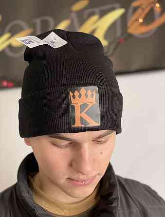 Чорна шапка — KING з короною. Чернівці