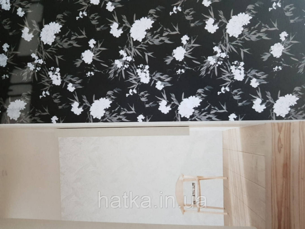 Шпалери флізелінові Khroma LAV401 LA VIE EN ROSE чорні гілки сірі квіти білі Київ - фото 1