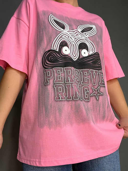 Футболка жіноча YIGOU 23 напис малюнок кролик оверсайз подовжена one size, рожевий, one size Київ - фото 8