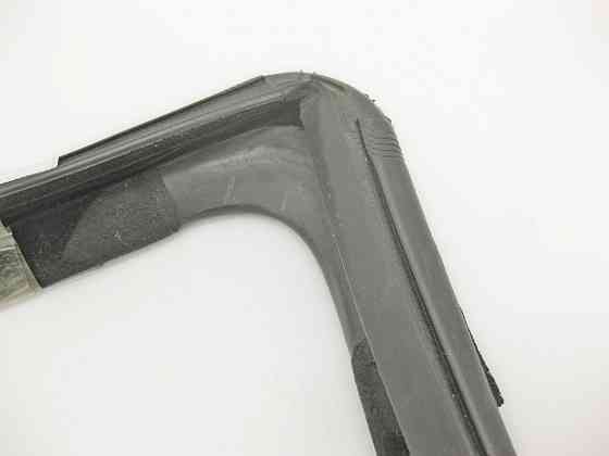 Mercedes-Benz  A1647250325 Ущільнювач опускного скла передніх лівих дверей ML W164 GL X164 Одеса