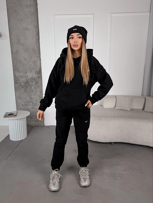 Женский стильный теплый костюм из флиса полар с шапкой Черный, 50/52 Одесса - изображение 4