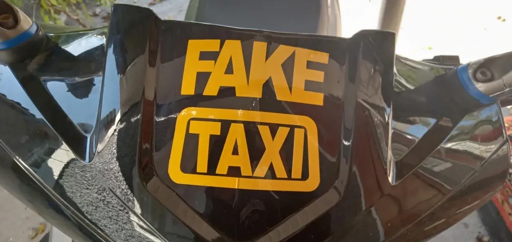 Наклейка на авто FakeTaxi Белая Киев - изображение 2