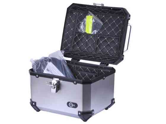 Кофр прямоугольный  для мотоцикла, пластиковый серебрянный с черным, 45л Мукачево