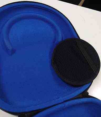 Жёсткий высококачественный плоский чехол для наушников. Харьков