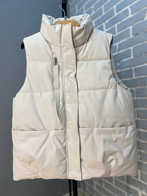 Жилет женский JOY ONE 86336 удлиненный карман молния лента воротник стойка без капюшона светло-бежевый, світло-бежевый, XL Киев - изображение 11