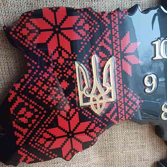 Годинник настінний 60*38 см з епоксидної смоли ручної роботи "Карта України" з кісточками та гербом Дніпро