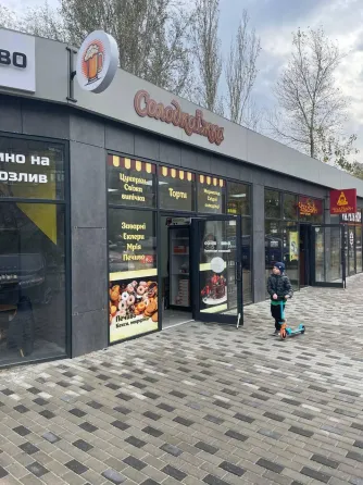 Нове Оренда приміщення на Червоному камені (Савкіна) Гарний ремонт, червона лінія з окремим входом, парковка перед приміщенням. Сусіди з новой почтою  Дніпро