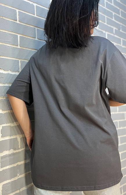 Футболка женская Yi Fang 320 оверсайз удлиненная заклепки бра one size, графит, one size Киев - изображение 2