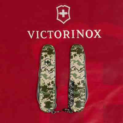 Ніж Victorinox Climber Army Піксель (1.3703.3_W3940p) Вінниця