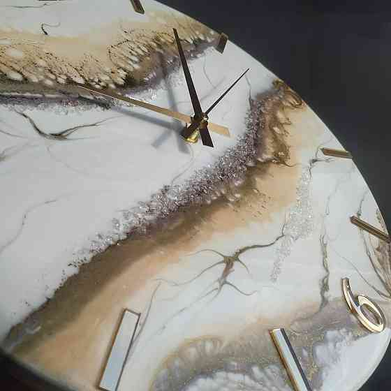 Настіний годинник з епоксидної смоли ручної роботи Дніпро