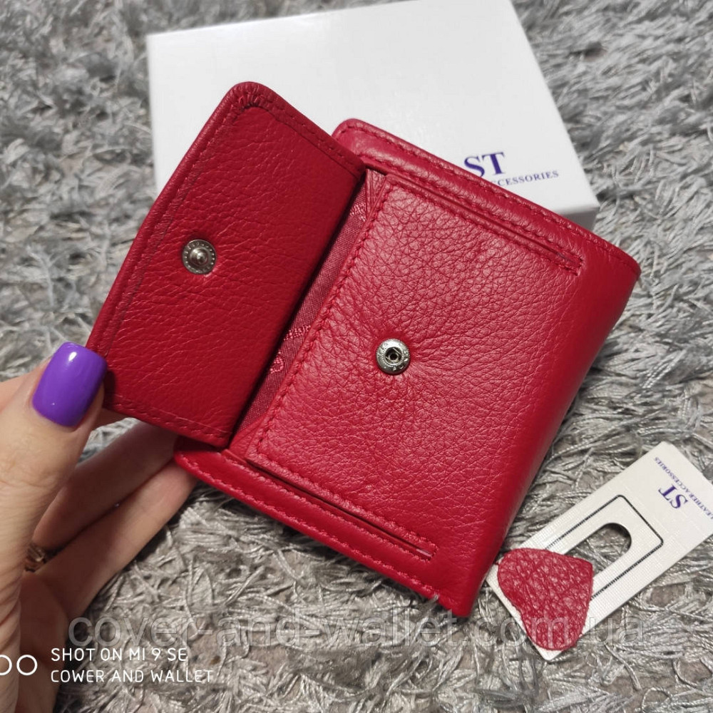 Маленький жіночий шкіряний гаманець червоного кольору з монетницею ST Leather Київ - фото 6