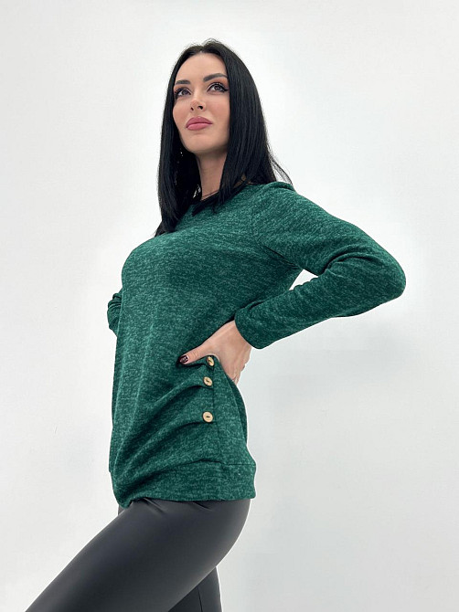 Женская кофта с пуговицами 