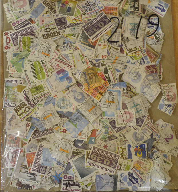 ГОРА МАРОК. Нідерланди. 1000 шт! (стандарт) 2.19 Полтава - фото 1