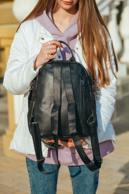 Женский кожаный рюкзак городской 23х32х13, сумка для города, путешествий и отдыха, черная Каменское - изображение 18