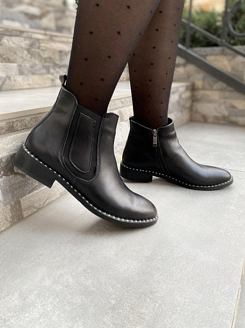 Vesna Стильні жіночі шкіряні демісезонні черевики весна-осінь на низькому каблуці чорні (2468) Коломия - фото 1