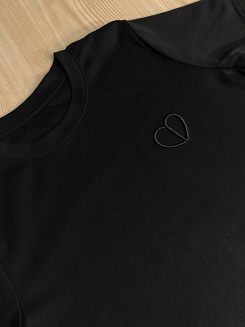 Футболка женская A-N 27040 базовая по фигуре с вышивкой сердце, черный, one size Киев - изображение 8